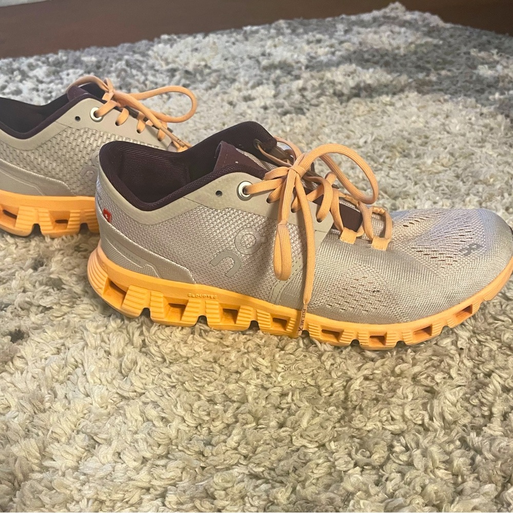 Women’s sneakers!